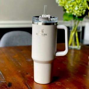 NEW Stanley Adventure Quencher Travel Mug Ash 40 oz